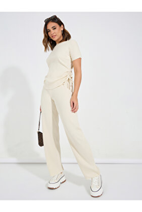 تي شيرت برباط بأضلاع واسعة ومجموعات للركض بأرجل مستقيمة