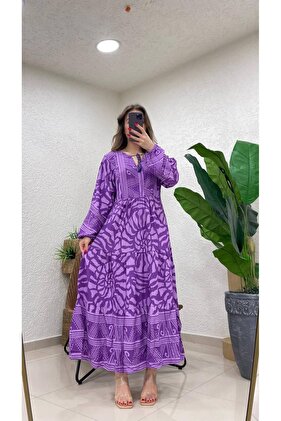 فستان طويل منقوش برقبة على شكل حرف V