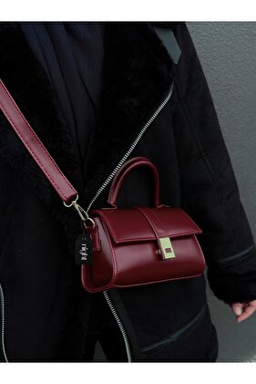 حقيبة يد وكتف نسائية باللون العنابي من باولا موديل