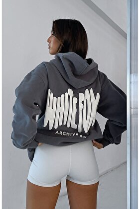 سويت شيرت نسائي بغطاء للرأس بطبعة ثعلب أبيض مدخن بثلاثة خيوط