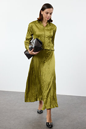 طقم علوي وسفلي من الساتان باللون الأخضر الزيتي - TCTAW25US00107