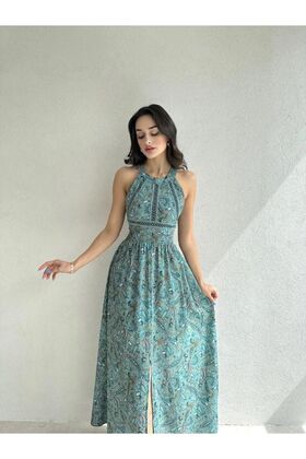 فستان بيزلي منقوش بدون ظهر