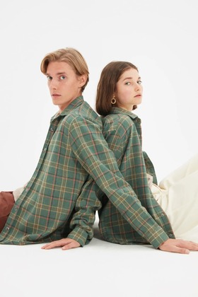 قميص أخضر كبير الحجم للجنسين مع إغلاق سريع - مربعات شتوية TMNAW22GO0745