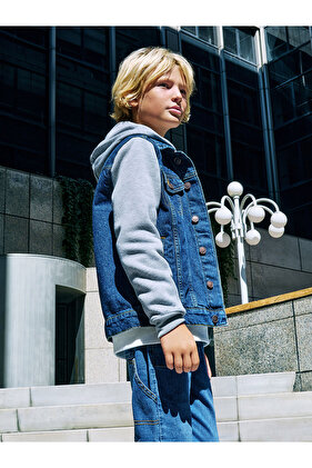 سترة جينز للأولاد بغطاء للرأس