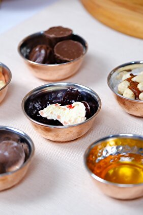 1 وعاء صلصة جوكر نحاسي ووعاء مربى