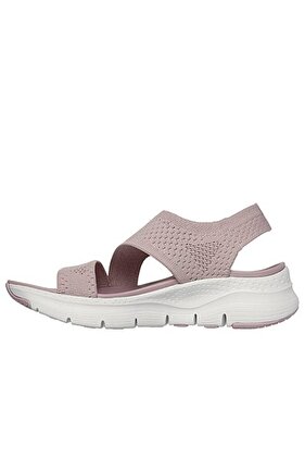 119458 - حذاء رياضي باللون الوردي موديل LIL