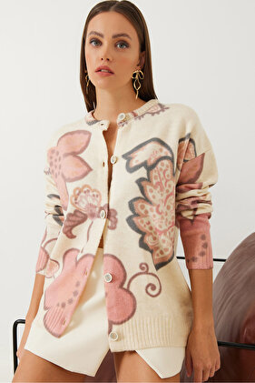 سترة نسائية محبوكة بأزرار مطبوعة