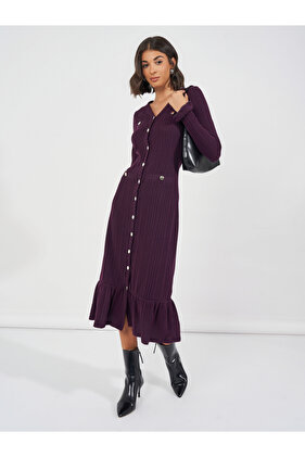 فستان متوسط ​​الطول بتصميم سترة محبوكة مع تفاصيل أزرار