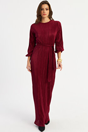 فستان نسائي طويل بطيات باللون العنابي - GÇ192