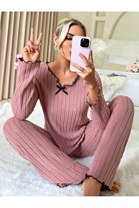 طقم بيجامة بتفاصيل فيونكة قطنية داستي روز