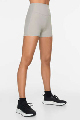 بنطال قصير مريح بارتفاع 10 سم