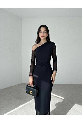 فستان طويل من التول منقوش بكتف واحد