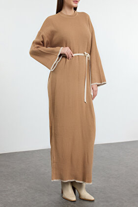 فستان طويل محبوك باللون الجملي - تفاصيل خياطة، TEDAW25EB00018