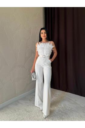 بذلة Otriş بيضاء مفصلة مع حزام