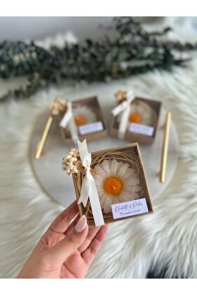 10 هدايا زفاف مزينة بزهرة الأقحوان في صندوق