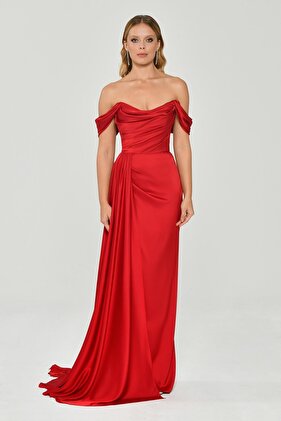 فستان سهرة طويل من الساتان بفتحة جانبية