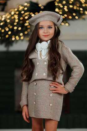 طقم تنورة وسترة وقميص وقميص وبيريه وبروش للفتيات