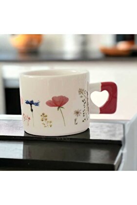 كوب/كوب على شكل قلب أحمر مصنوع يدويًا من السيراميك الطبيعي مطبوع عليه زهور أنيقة - كوب للشاي والقهوة
