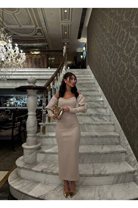 فستان متوسط الطول بأكمام منتفخة مكشوف الكتفين