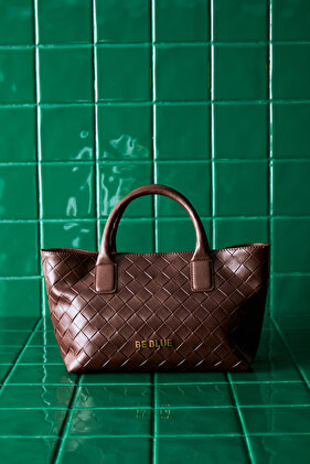 حقيبة كروس مضفرة بلون بني فاتح