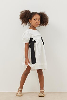 فستان مضلع بلون إكرو