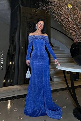 فستان سهرة طويل برقبة مادونا فضي اللون من ساكس