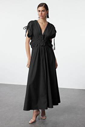 فستان سهرة أنيق من البوبلين باللون الأسود مع تفاصيل زهور ثلاثية الأبعاد TPRSS24EL00282