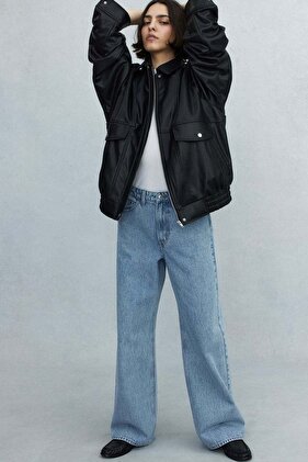 بنطلون جينز واسع للغاية