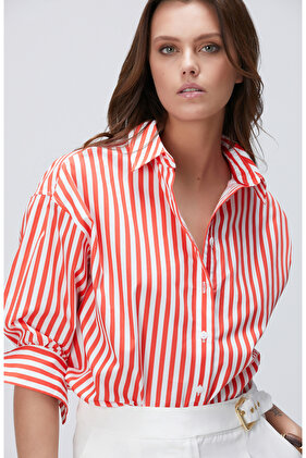 Kırmızı Çizgili Gömlek