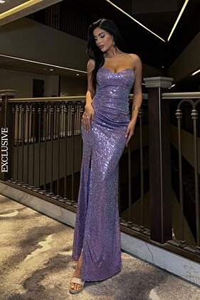 فستان سهرة بفتحة رقبة على شكل قلب مزين بالترتر باللون الأرجواني