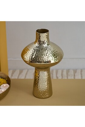 Catlyn Aluminium Hammered Vase 17x17x32 cm