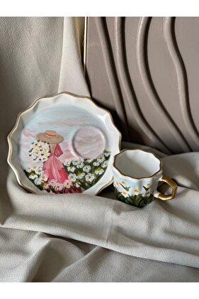 كوب قهوة تركي بتصميم خاص للفتيات في فستان وردي مرسومة يدويًا (قطعة واحدة)