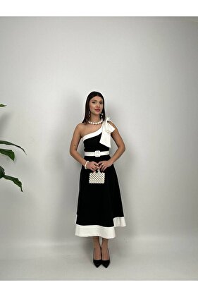 فستان بحزام مزين بشريط