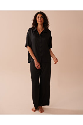 طقم بيجامة ساتان بأكمام قصيرة