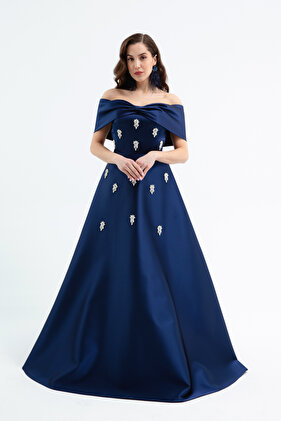 فستان سهرة طويل من الساتان بدون حمالات باللون الأزرق الداكن للنساء