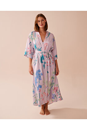 كيمونو ساتان طويل بطبعة حديقة الخزامى