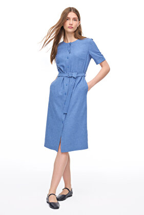فستان Torp باللون الأزرق بقصة عادية تحت الركبة