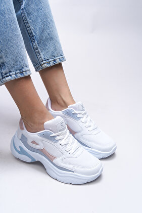 حذاء رياضي نسائي باللون الأبيض والأزرق