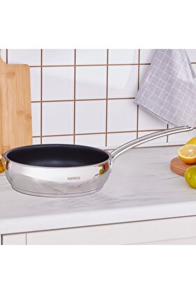 Karaca Emirgan Edelstahl-Bratpfanne, 24 cm, Silber