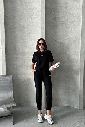 طقم رياضي نسائي من القماش المشروط ذو طيات NBG074