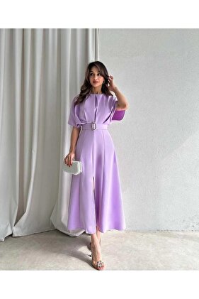 فستان متوسط الطول بفتحة وتفاصيل حزام