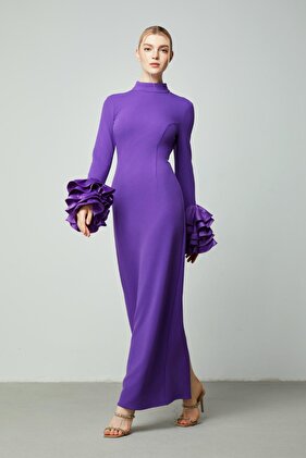 فستان بأكمام مكشكشة وطبقات