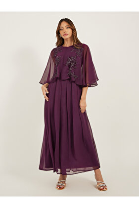 فستان طويل مزين بأكمام كيب على شكل حرف A