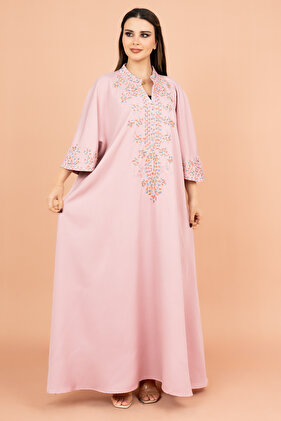 جلابية سادة بمقاسات حرة مع تطريز معقد