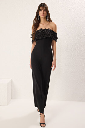 فستان سهرة بياقة كارمن أسود مزين بالزهور فستان سهرة TPRSS25AE00107