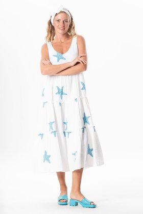 فستان Artemis بدون أكمام بياقة بيضاوية وطول متوسط ​​الطول ونمط نجمة بيضاء للصيف