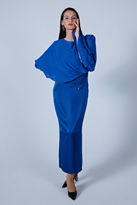 فستان مزين بالخصر