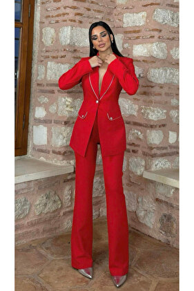 سترات وبنطلونات فضية اللون باللون الأحمر