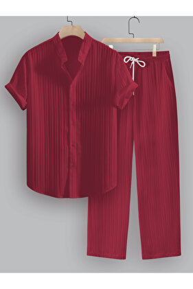 قميص مخطط بأكمام قصيرة وياقة قائمة وبنطلون منسق