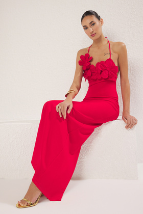 فستان سهرة طويل أنيق منسوج بتفاصيل وردة حمراء فستان التخرج الليلي TPRSS25AE00135